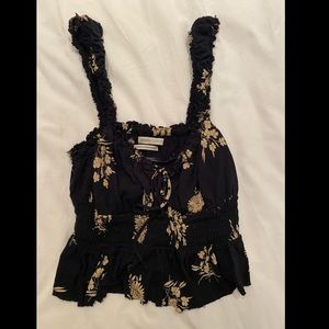 Urban top with tie in the front - black 
Size medium